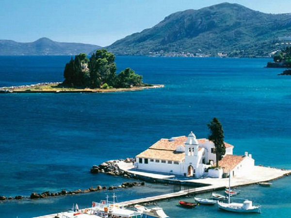 The Most Spectacular Places to Go Sailing in Greece