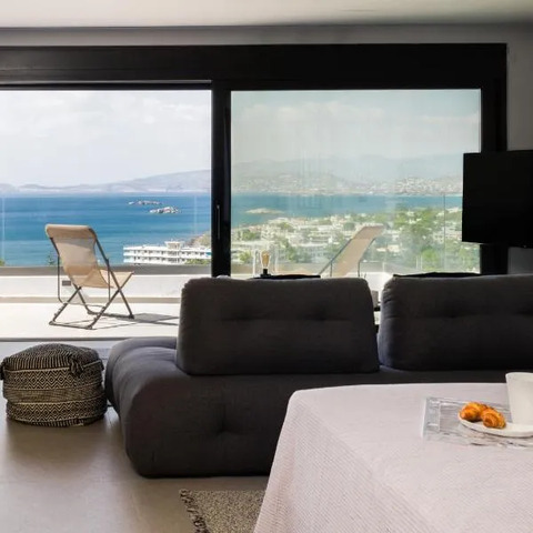 Experience Penthouse by Athens Riviera Suites, hotel in Saronida