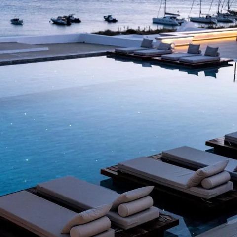 Manoula's Beach Mykonos Resort, hotel in Dhílos