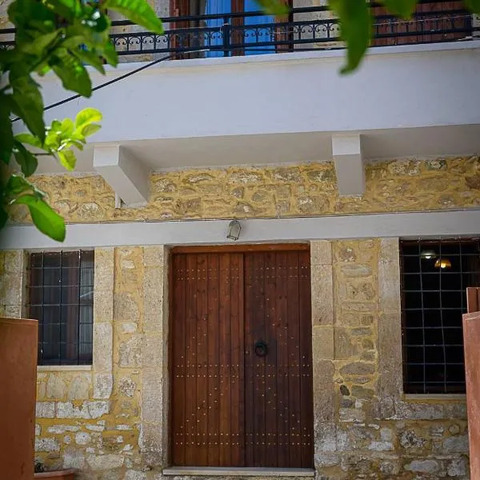 Traditional Stone Mezonete, hotel in Krousón