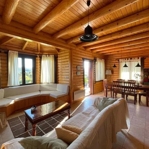 Chalet Klimatia - Όμορφη ξύλινη μεζονέτα με τζάκι, hotel in Zítsa