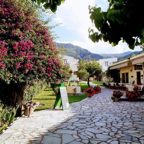Le Due Sorelle, hotel in Agios Spiridon Fokidas