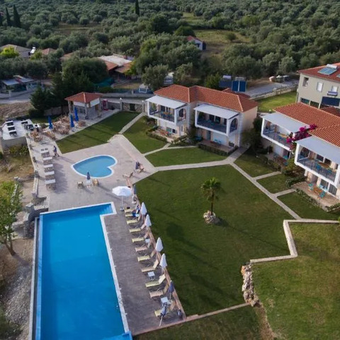 Thesmos Village, hotel in Astakos