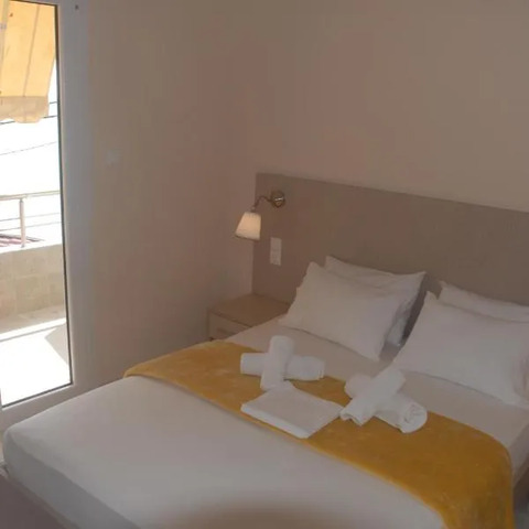 Eleni Kandilari Rooms, hotel in Velika