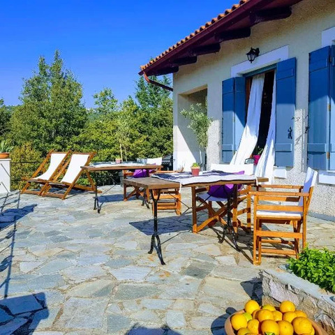 Helicon Muses Friendly Mountain B&B Guesthouse, hotel in Agia Anna