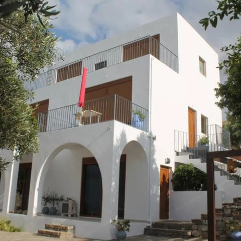 A Crystal Clear House in Pyrgos, Heraklion Crete, hotel in Chárakas
