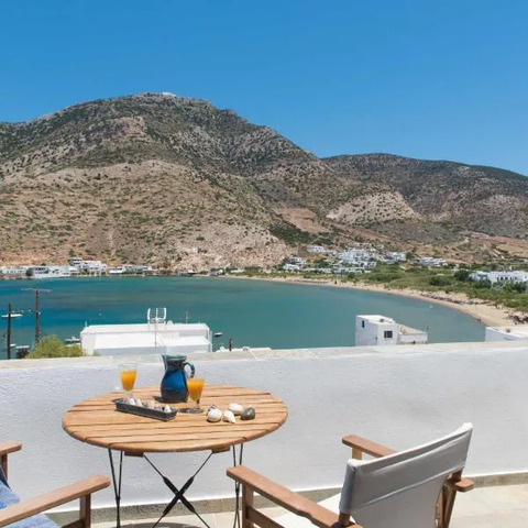Sifnos House - Rooms and SPA, hotel in Chrisopigi
