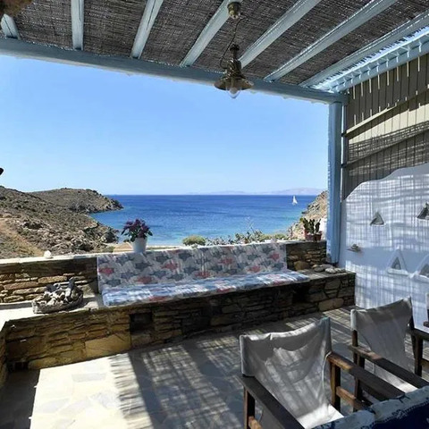 Tinos Traditional Sea Side Villa, hotel in Agios Romanos