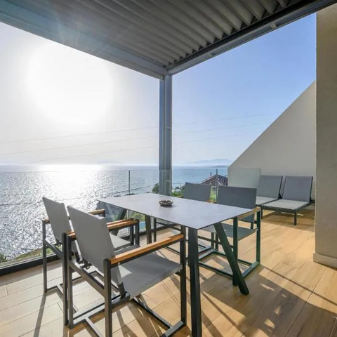 Mani Suites luxury seaside accommodation, hotel in Agios Nikolaos