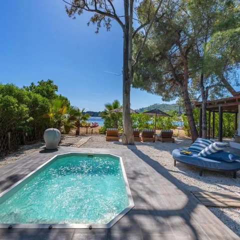 Amouage Boutique Home