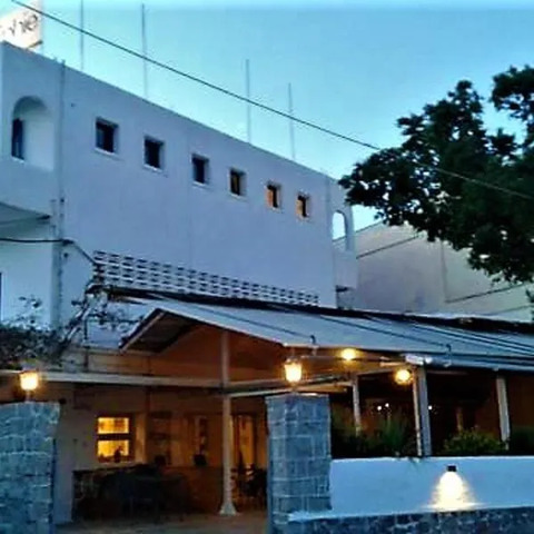 Attica Hotel Ephie, hotel in Souvala