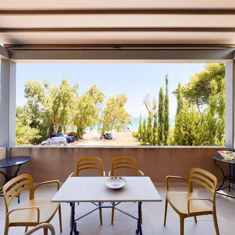 eucalyptus--top floor beachfront apartment