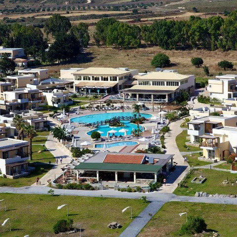 Natura Park Village Hotel & Spa, hotel in Psalidi