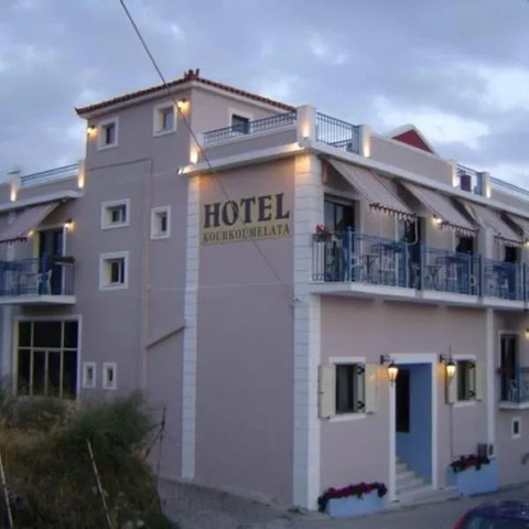 Hotel Kourkoumelata, hotel in Vlachata