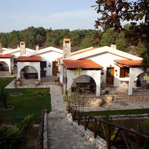 Apolithomeno Dasos Holiday Villas near Alexandroupolis, hotel in Férai