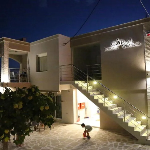 Coral Boutique Apartments, hotel in Néa Kerdhília