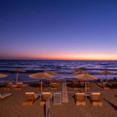 Romantic Palace Beach Apartments, hotel in Agios Gordios