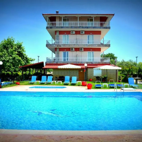 Denis Hotel and Bungalows, hotel in Korinos