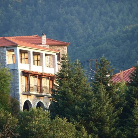 Παραδοσιακός Ξενώνας Βαμβακούς, hotel in Áyios Pétros