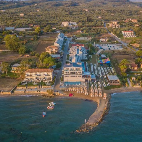 Golden Coast Resort, hotel in Kipseli