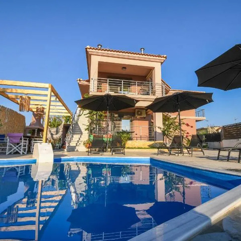 Nektarios & Eftychia Suites