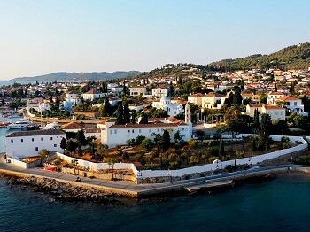 Budget Travel Guide to Spetses Island in 2026: Costs, Tips & Savings