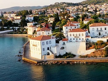 Luxury Travel in Spetses Island in 2026: Best Hotels & Experiences