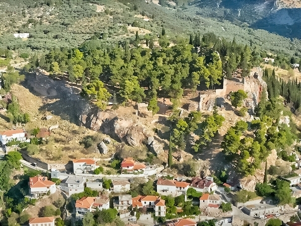 Exploring Amfissa City with Friends