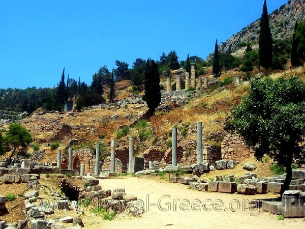 Delphi bottom of the site looking up- Fokida