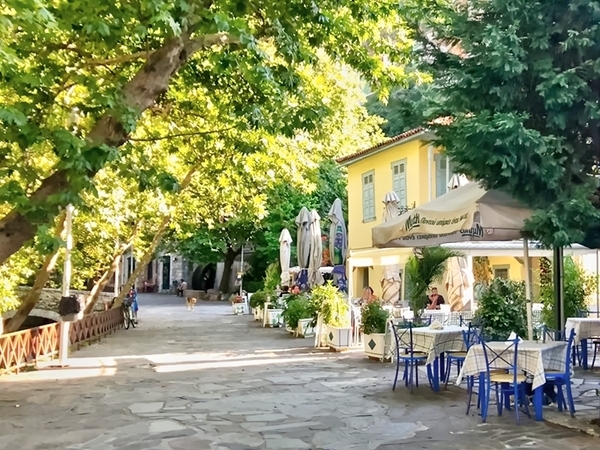 Solo Travel Guide to Livadia Town