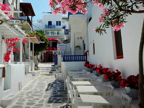 The Ultimate Shopping Guide to Mykonos Chora