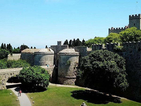 Budget Travel Guide to Rhodes City