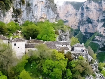 Winter Escapes at Vikos Gorge: Dramatic Views and Peaceful Trails