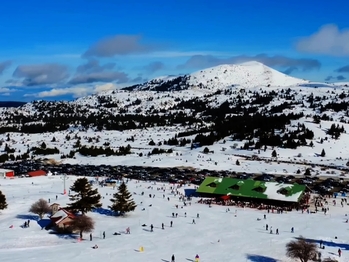 Winter Escapes in Kalavryta: Skiing and Heritage in the Peloponnese