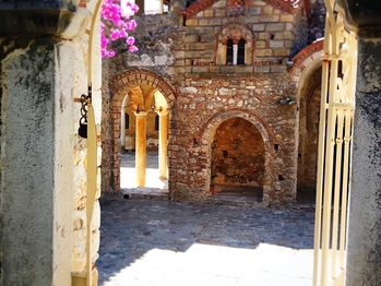 Winter Escapes in Mystras: Byzantine Glory in Winter Light