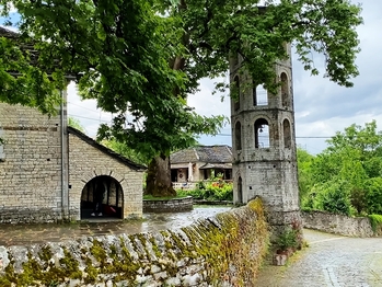 Winter Escapes in Papingo: Stone Houses and Mountain Views