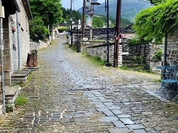 Winter Escapes in Papingo: Stone Houses and Mountain Views