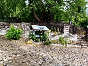 Winter Escapes in Papingo: Stone Houses and Mountain Views