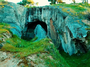 Winter Escapes in Thebes: Myths, History, and Hidden Gems