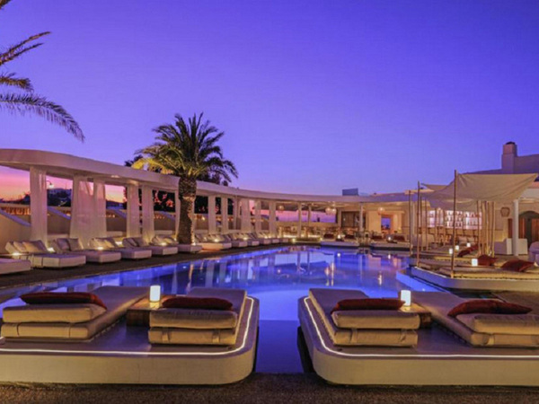 The 8 Best Luxury Hotels in Mykonos
