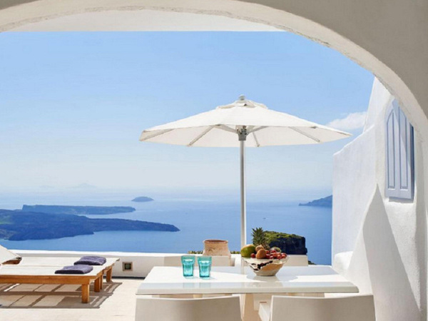 The Most Amazing Hotels in the Greek Islands: Unforgettable Luxury and Scenic Bliss