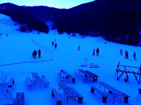 Winter Escapes in Tria-Pente Pigadia: Ski Slopes and Forest Views