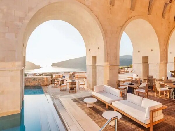 10 Extraordinary Luxury Hotels in Greece