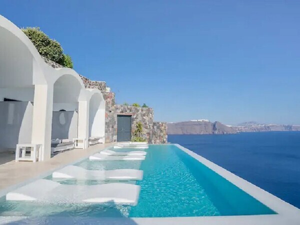 10 Stunning Hotels on the Greek Islands