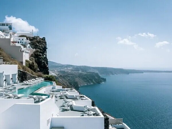 10 Stunning Hotels on the Greek Islands