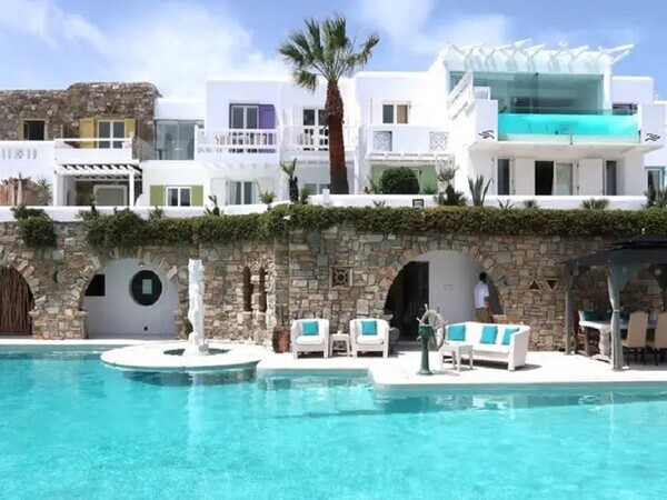 10 Extraordinary Luxury Hotels in Greece