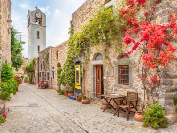 10 of the Prettiest Villages in Greece to Visit this Summer