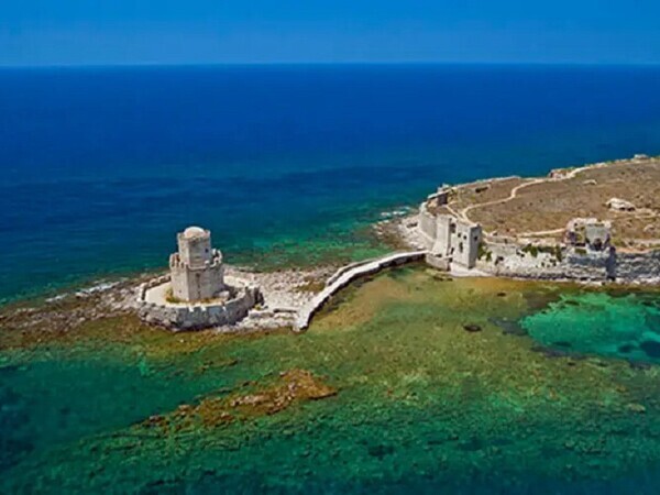 The 9 Most Beautiful Castles in Greece