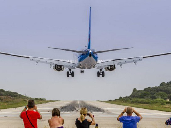 Plane Spotting on Skiathos for Aviation Fans