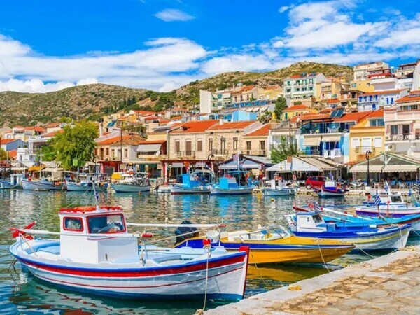 5 Greek Islands with a Buzz All Year-Round